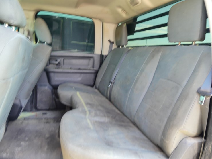 2015-dodge-ram-3500-image-11