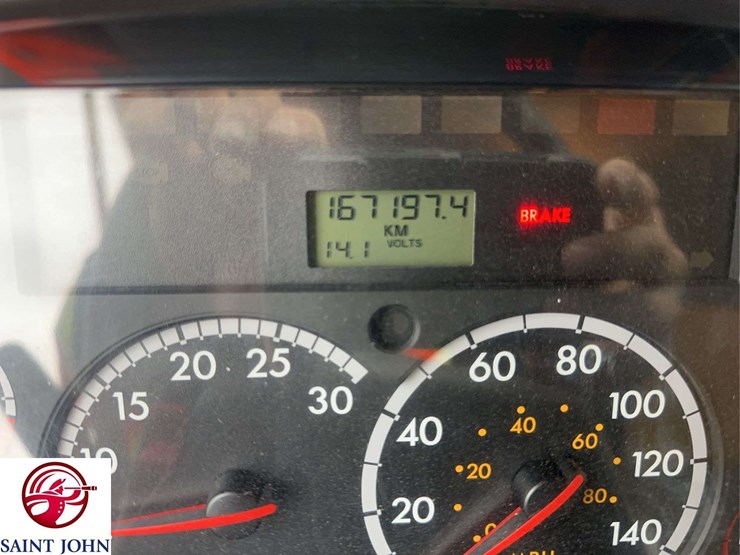 2014-freightliner-114sd-image-29