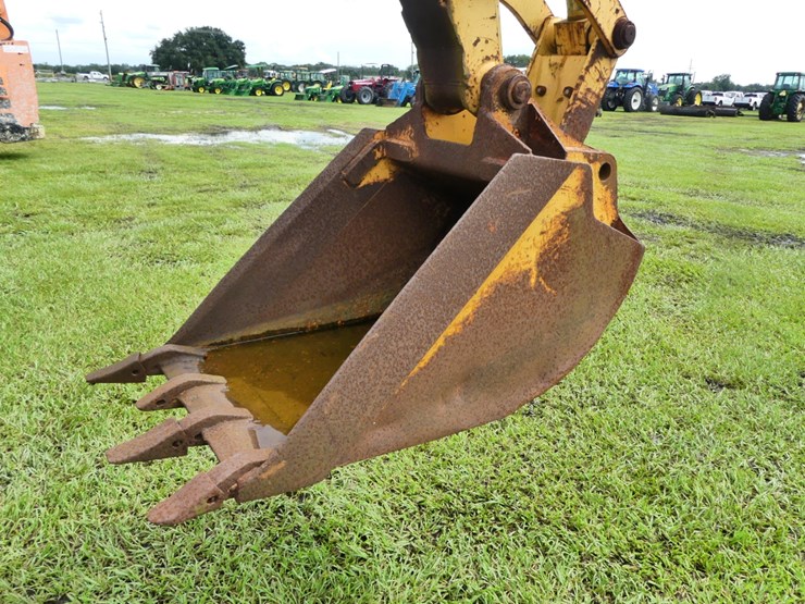 new-holland-675e-image-13