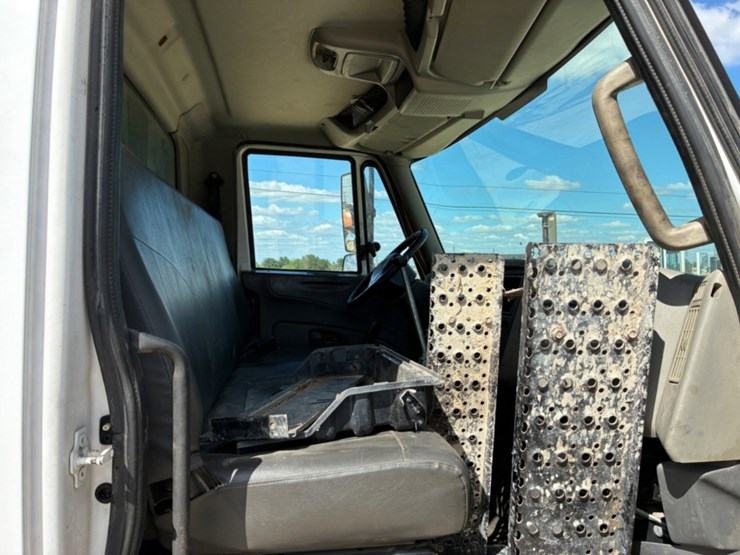 2013-international-durastar-4300-image-8