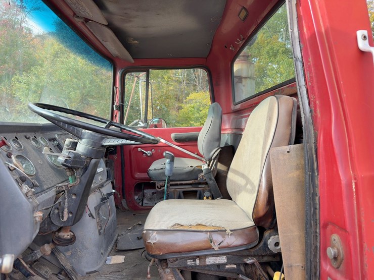1985-ford-9000-image-28