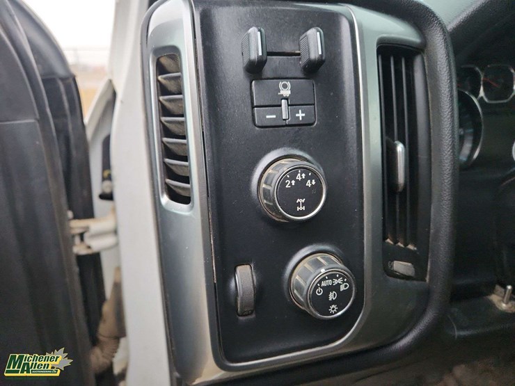 2015-chevrolet-silverado-2500hd-image-10