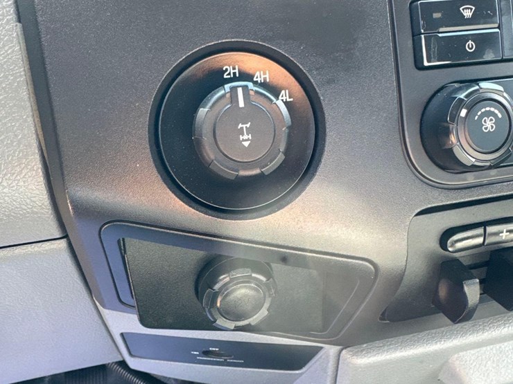 2012-ford-f250-xl-image-19