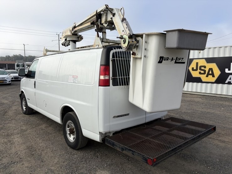 2004-chevrolet-express-bucket-van-image-6