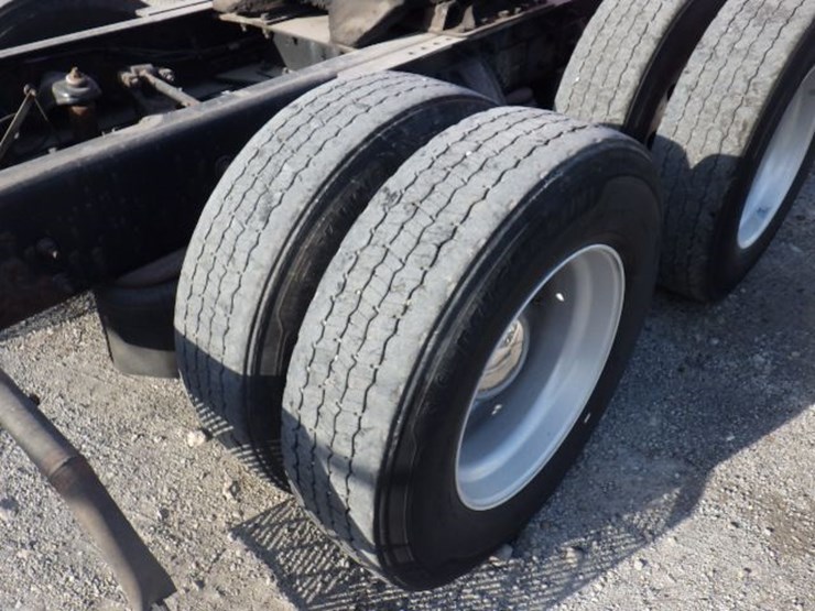 2017-kenworth-t680-image-13
