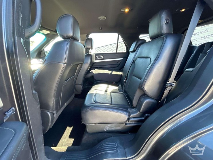 2017-ford-explorer-image-21