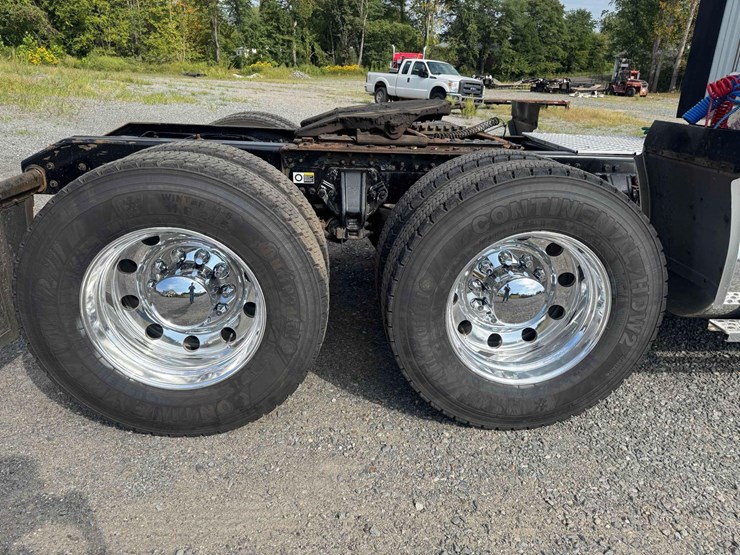 2016-kenworth-t880-image-18
