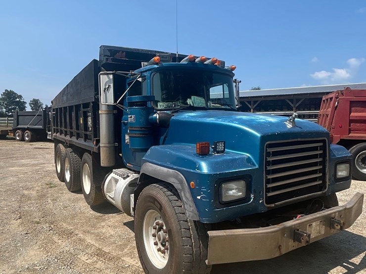 1996-mack-rd690s-image-1
