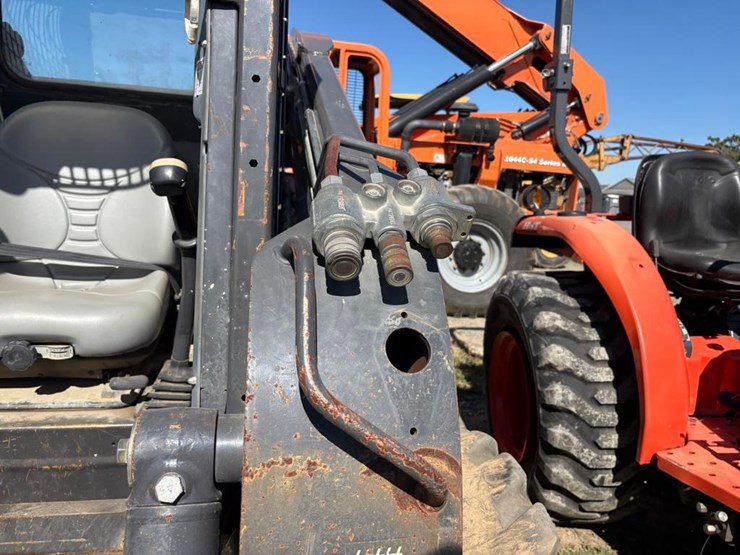 new-holland-l230-image-14