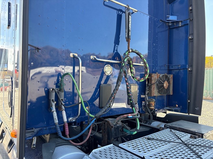 2018-kenworth-t680-image-19