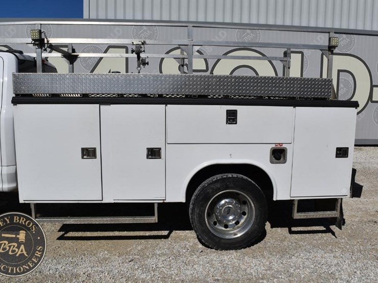 2020-ford-f550-xl-image-28