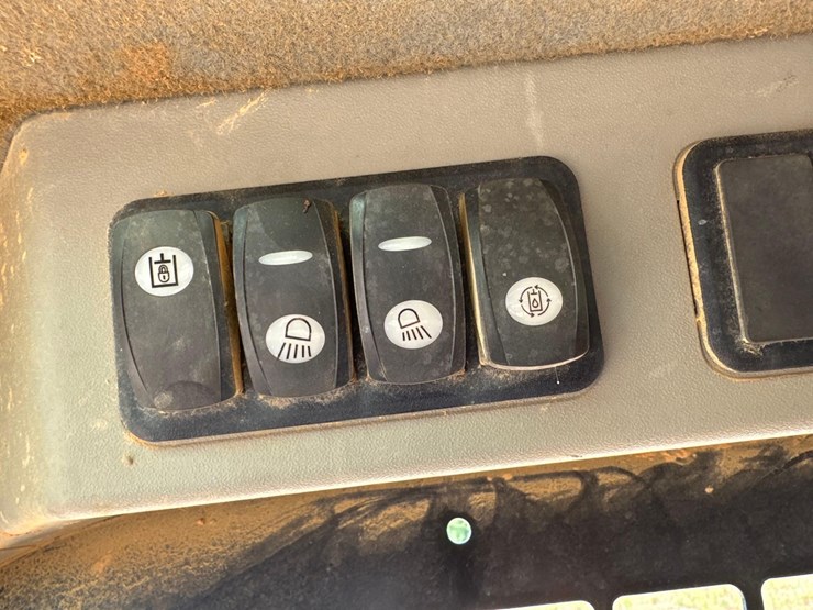 2019-caterpillar-249d-image-19