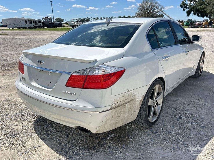 2009-hyundai-genesis-sedan-image-3