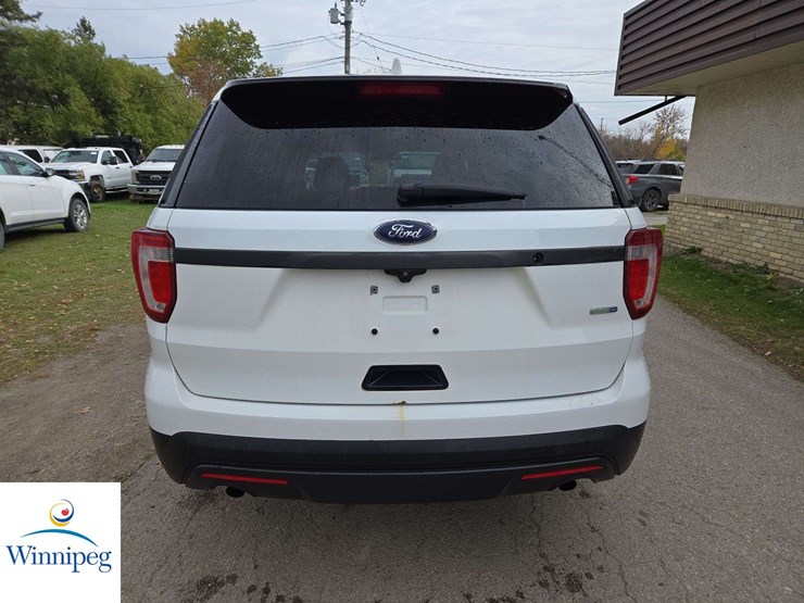 2016-ford-explorer-image-6
