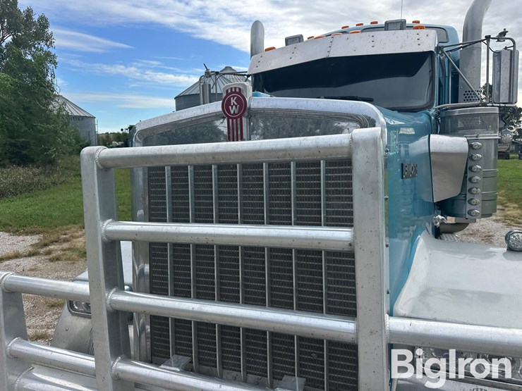 2018-kenworth-w900-image-18