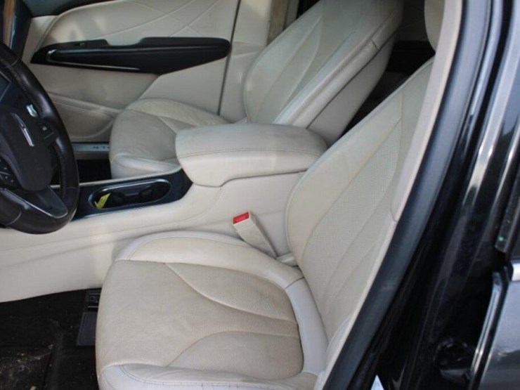 2010-lincoln-mkt-image-9
