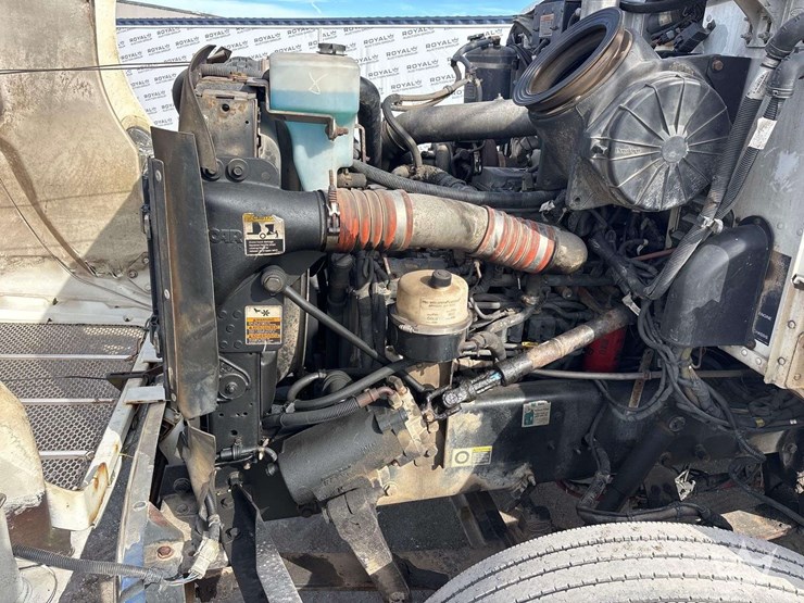 2008-peterbilt-335-image-6