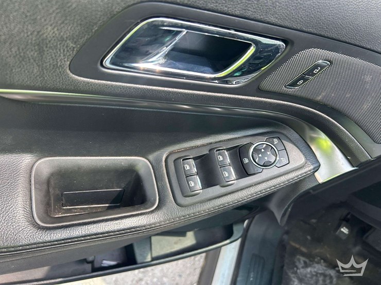 2016-ford-explorer-image-11