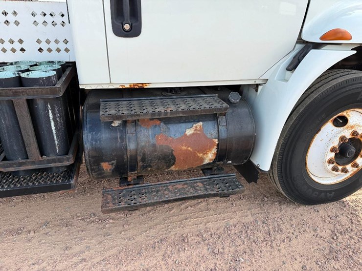 2008-international-durastar-4300-image-17