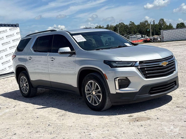 2022-chevrolet-traverse-image-2