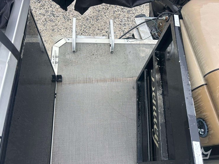 2018-20ft-bentley-200-cruise-pontoon-boat-w-2022-mid-america-t/a-trailer-image-18