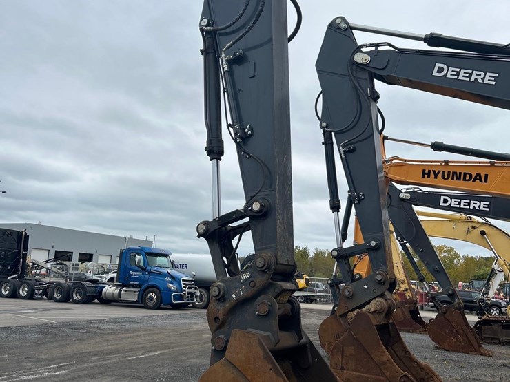 2023-john-deere-350-image-56