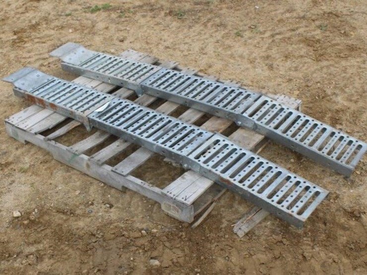 set-of-tri-folding-ramps-71"x9"-image-4