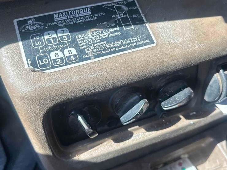 2003-mack-granite-cv713-image-29