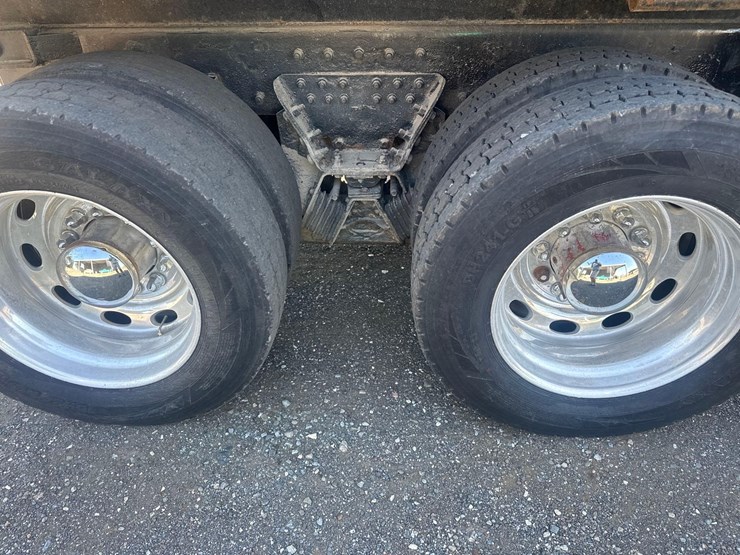 2004-kenworth-w900-image-17