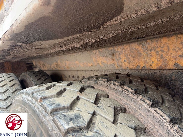 2014-freightliner-114sd-image-16