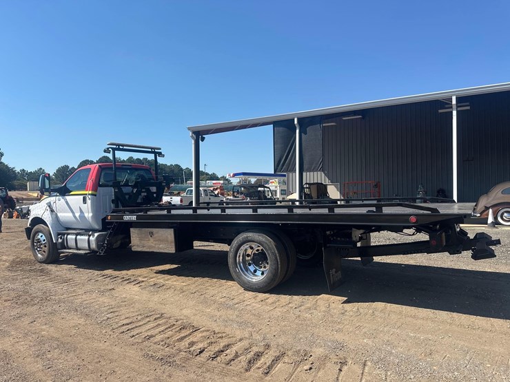 2022-ford-f750-image-10
