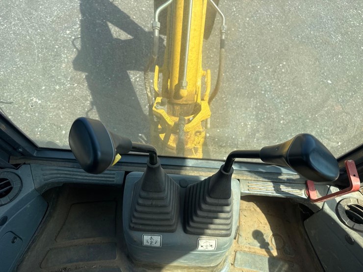 new-holland-lb75b-image-31
