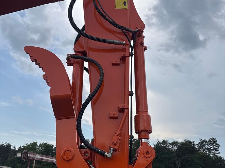 2021-hitachi-zx135us-6-image-16