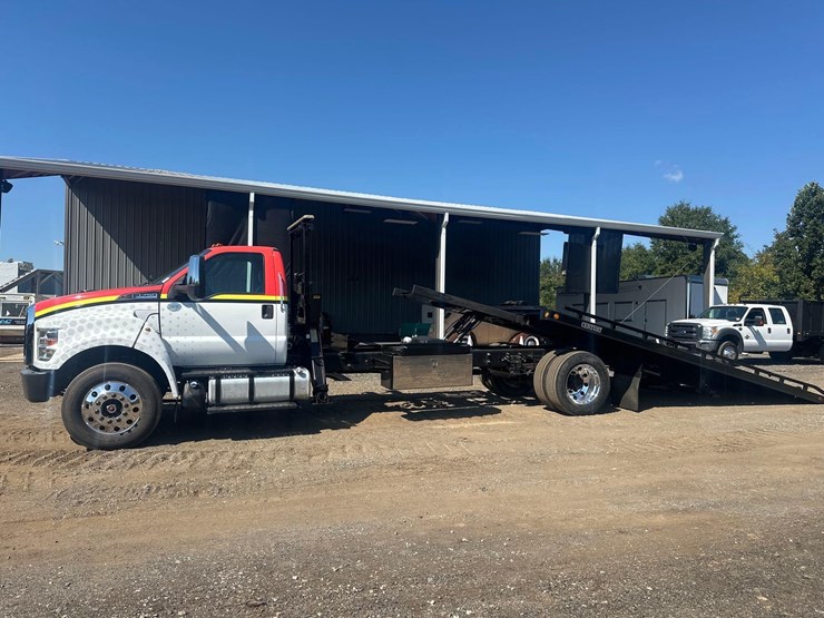 2022-ford-f750-image-3