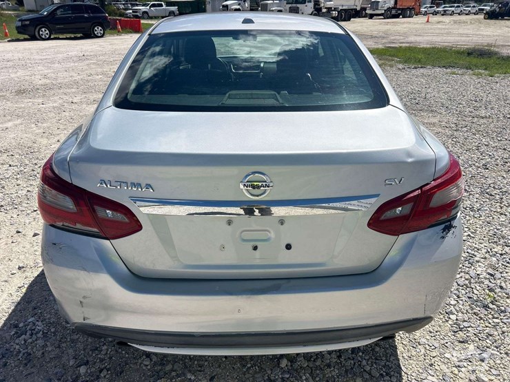 2018-nissan-altima-sedan-image-21