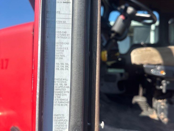 2004-kenworth-w900-image-25