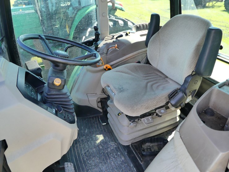 john-deere-6135e-image-13