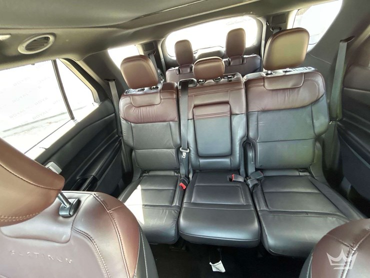 2022-ford-explorer-image-22