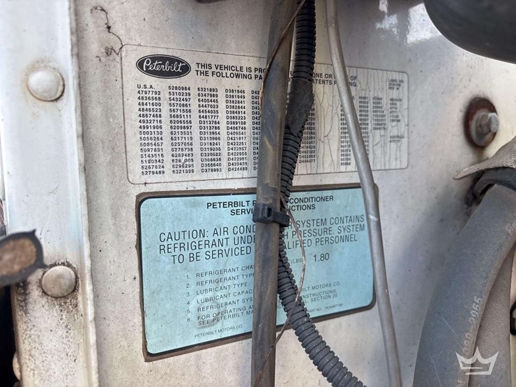 2008-peterbilt-335-image-8