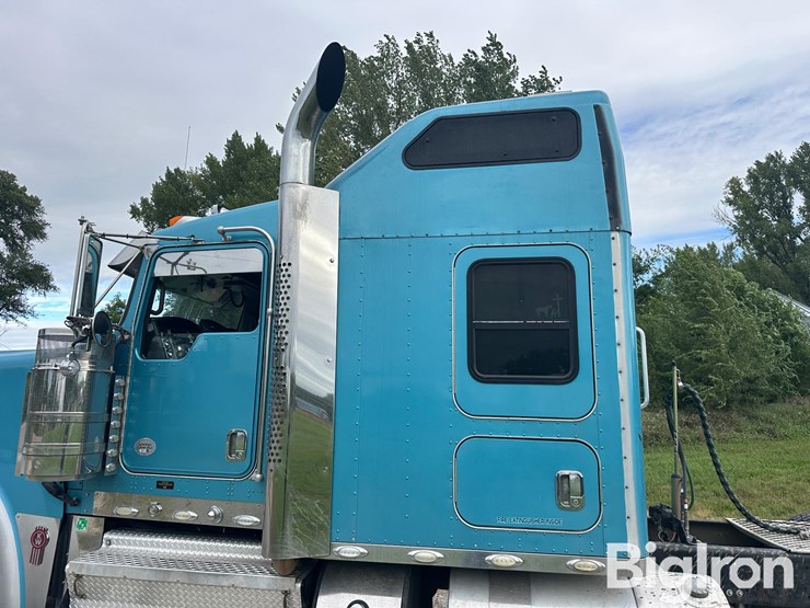 2018-kenworth-w900-image-10