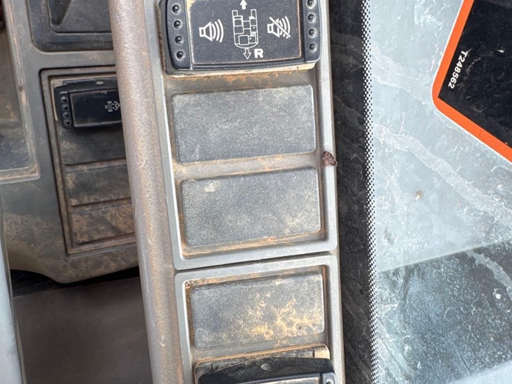 2019-deere-85g-image-27