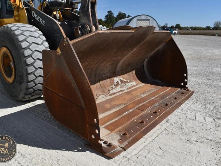 2021-deere-744l-image-26