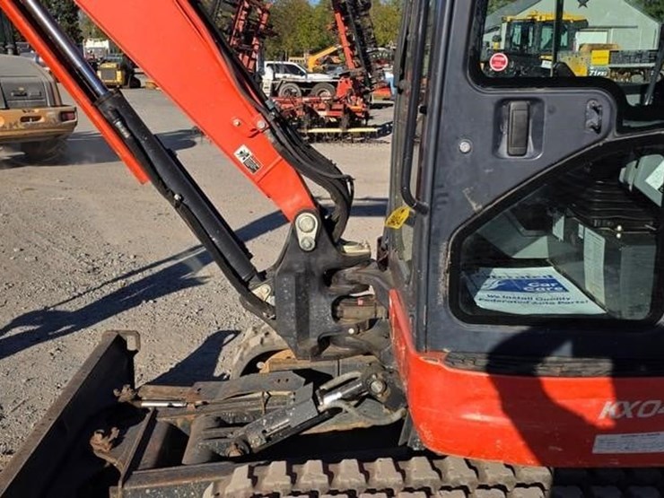2017-kubota-kx040-4-image-15