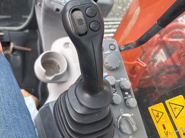 2021-hitachi-zx135us-6-image-36