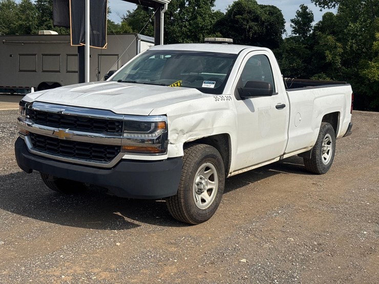 2017-chevrolet-silverado-1500-image-1