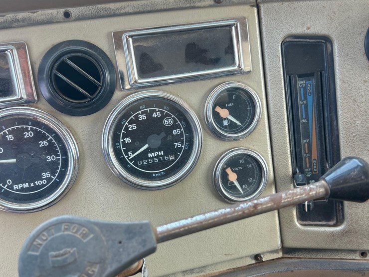1994-ford-l9000-image-10