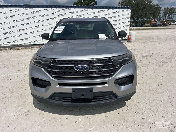 2022-ford-explorer-image-23