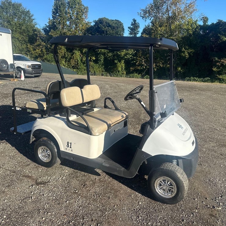 E-Z GO ELITE 4 PASSENGER GOLF CART