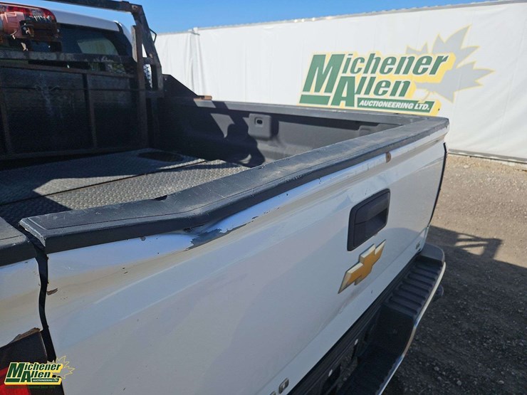 2015-chevrolet-silverado-2500hd-lt-image-35
