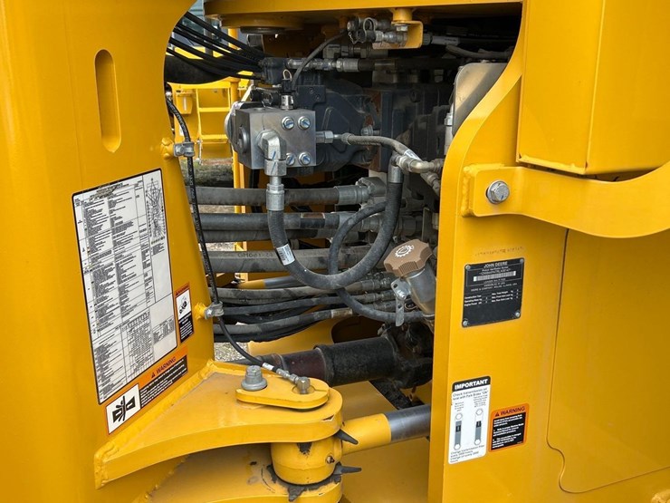 2024-deere-844-p-tier-image-21